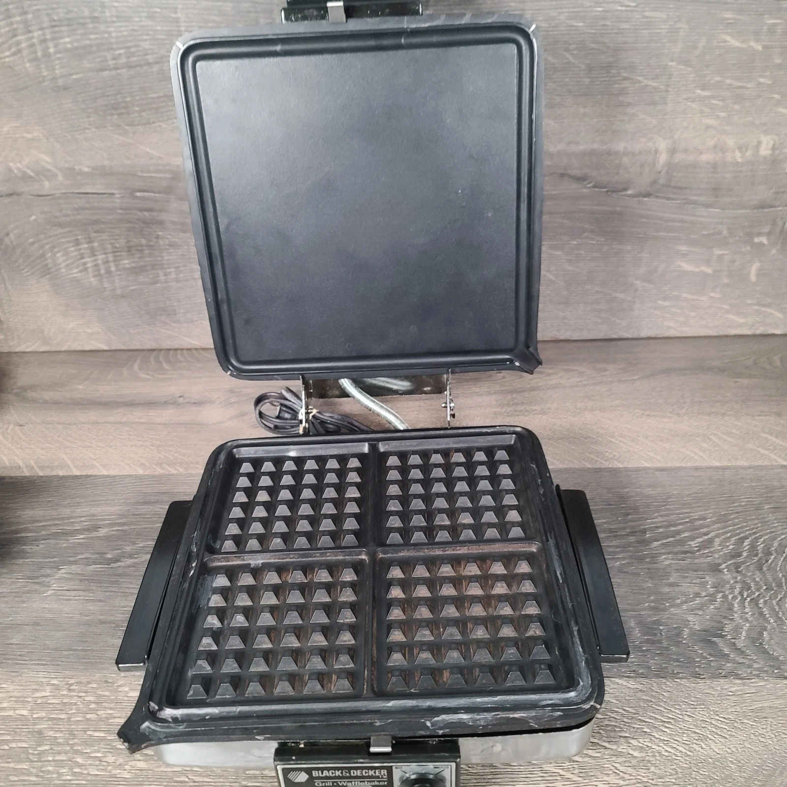 Vintage Black & Decker Grill Waffle Baker Maker G48TD Chrome TESTED
