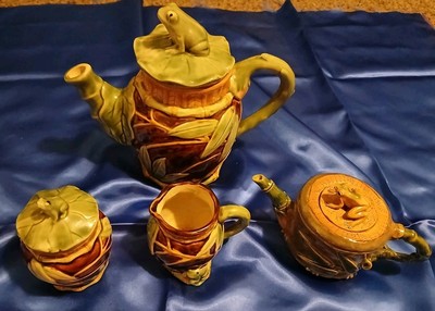 Majolica Stoneware Teapot with Frog on Lily Pad w/Sugar Bowl & Creamer Green