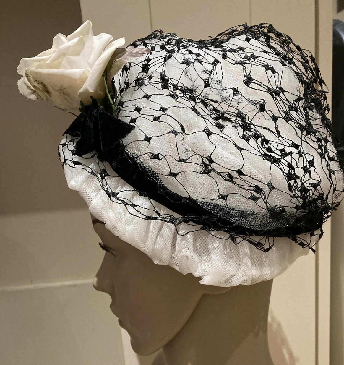 1950s White Vintage Hat with Floral & Velvet Trim + Veiling, M/L 4