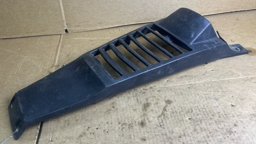 FENDER, FRONT CENTER (BLACK) | MODEL H/J