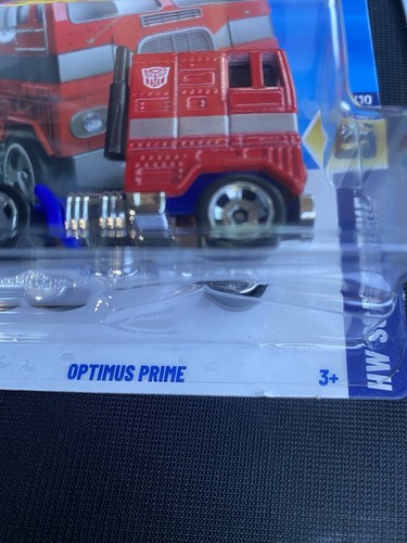 2025 Hot Wheels Optimus Prime Truck Transformers NEW - Picture 2 of 3