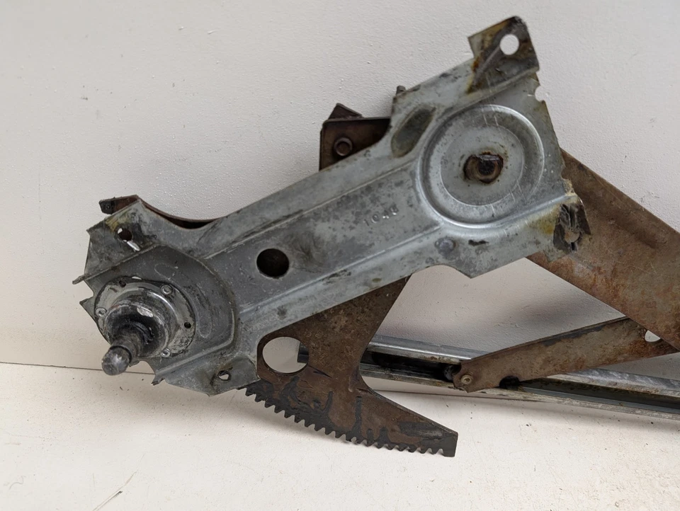 OEM 1979 Chevrolet El Camino 3.9L LH Front Power Window Regulator Foto 2 de 4