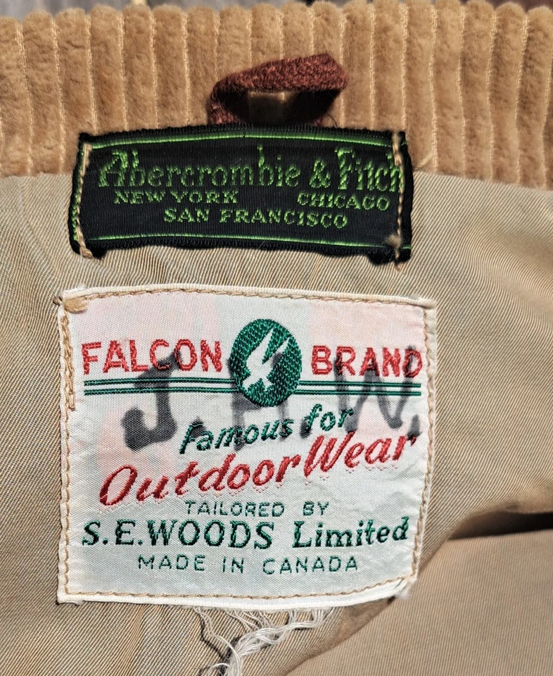 TRAJE EXTERIOR ABERCROMBIE AND FITCH, MARCA HALCÓN, A MEDIDA POR S.E. MADERAS, CINTURÓN Foto 4 de 4