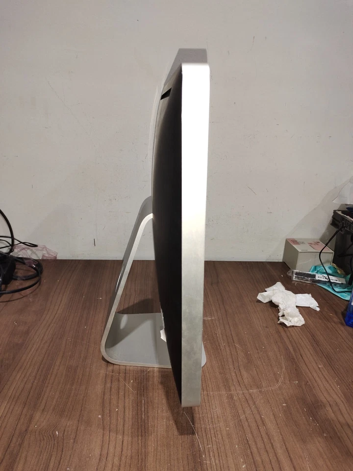 Good Condition Apple 20inch iMac Silver Early 2009 2.66GHz C2D 5GB RAM 160GB HDD - Image 4 of 4