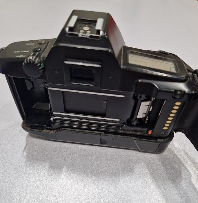 Canon EOS 650 35mm SLR Film Camera Only Body Black Used For Parts