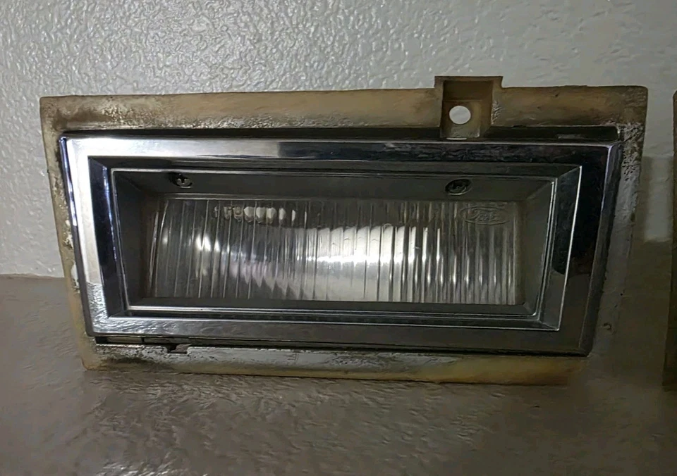 Luz de esquina para guardabarros Ford LTD 79-91 Mercury Grand Marquis usada Foto 3 de 4