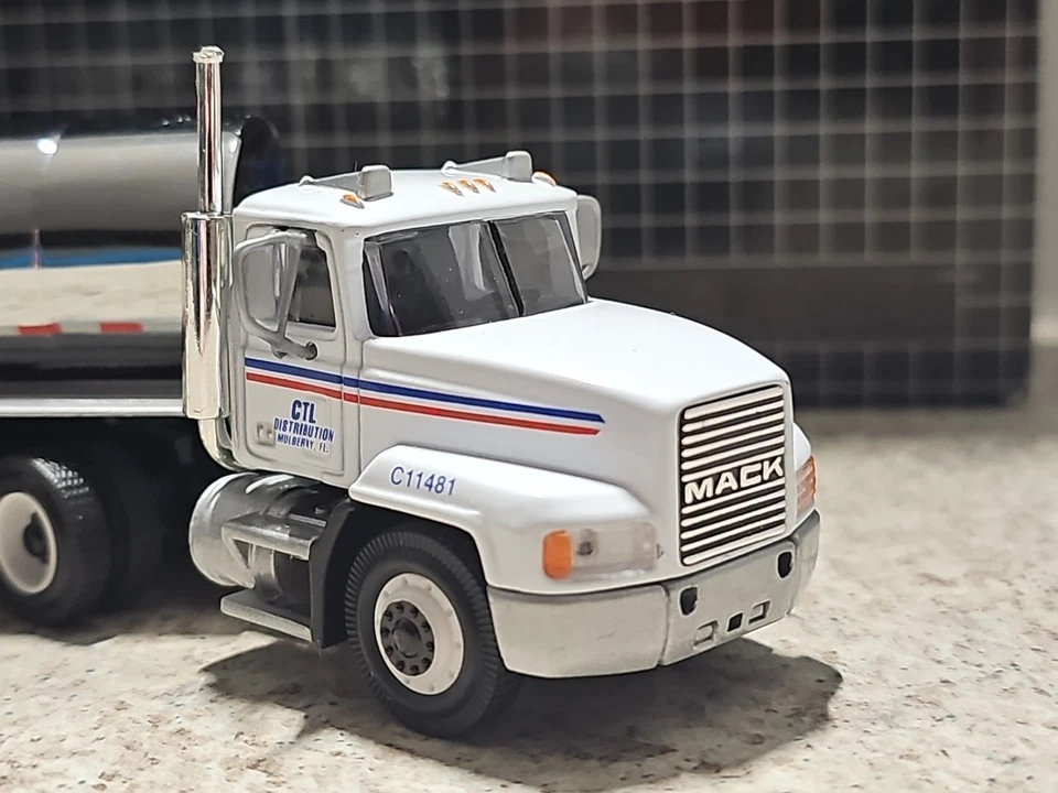 Литой комбинированный грузовик/прицеп PEM Mack CTL Distribution масштаб 1:64  - Изображение 4 из 4