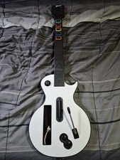 Nintendo Wii Guitar Hero Gibson Les Paul Red Octane + Strap 95125-805 White