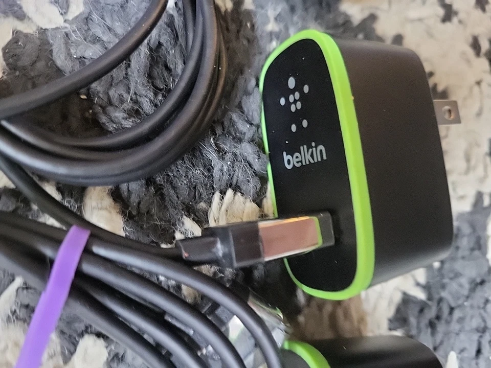 Adaptador de corriente de pared Belkin y cable de carga/sincronización de 30 pines 4 pies para iPhone/Ipod/Ipad Foto 3 de 4