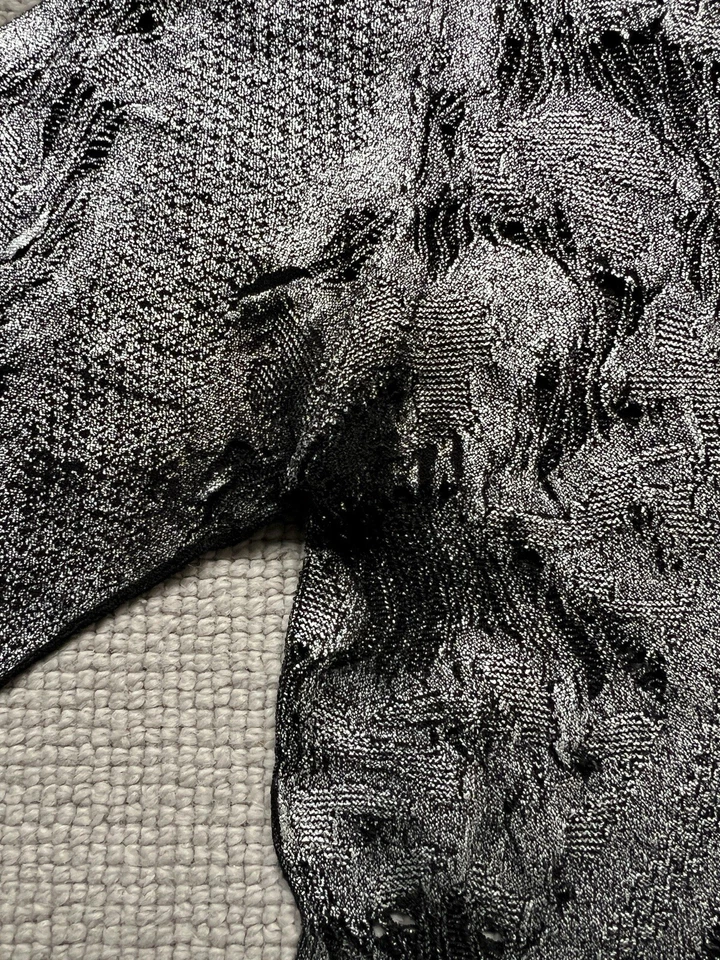 Louis Vuitton women metallic silver and black top Size M — 第 4/4 张图片