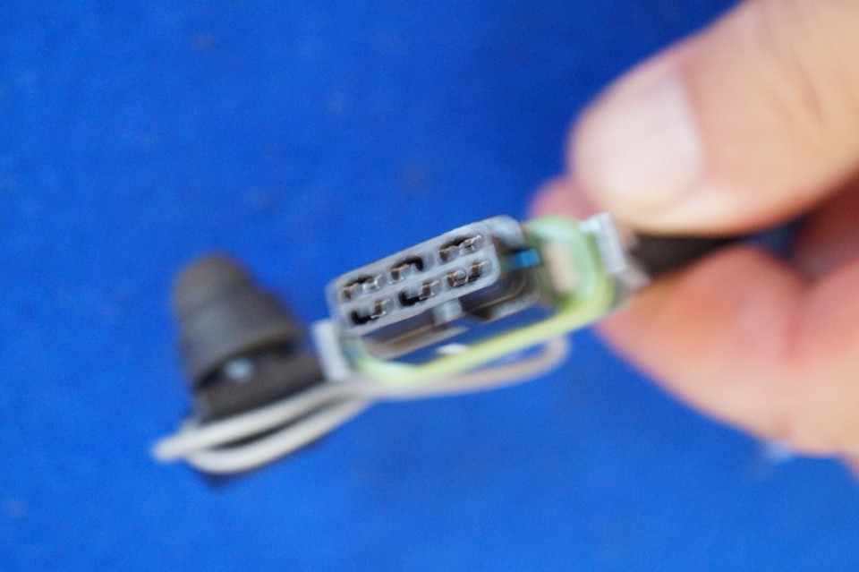 Genuine Harley Dyna Sportster 1200 883 Speedometer Harness Lamp Sensor