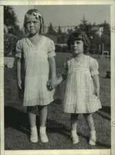 1935 Press Photo movie comedian Joe E. Brown's daughters Mary & Katherine