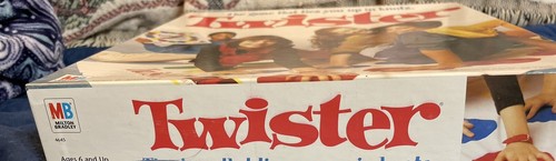 Twister Board Game 1998 Vintage Great Condition - Picture 2 of 2