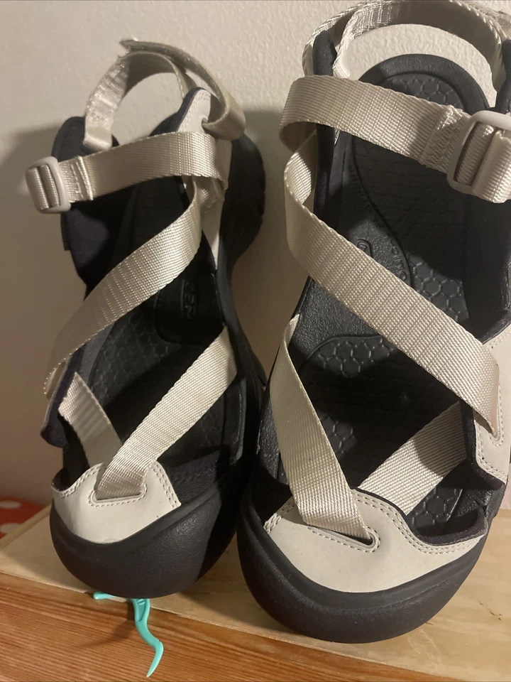 Sandalia deportiva Keen Zerraport II Safari/negra para mujer talla 10 EE. UU. Foto 2 de 4