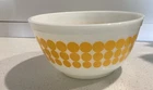 Vintage PYREX Yellow Polka Dot #402 Mixing Nesting Bowl 1.5 Quart NICE