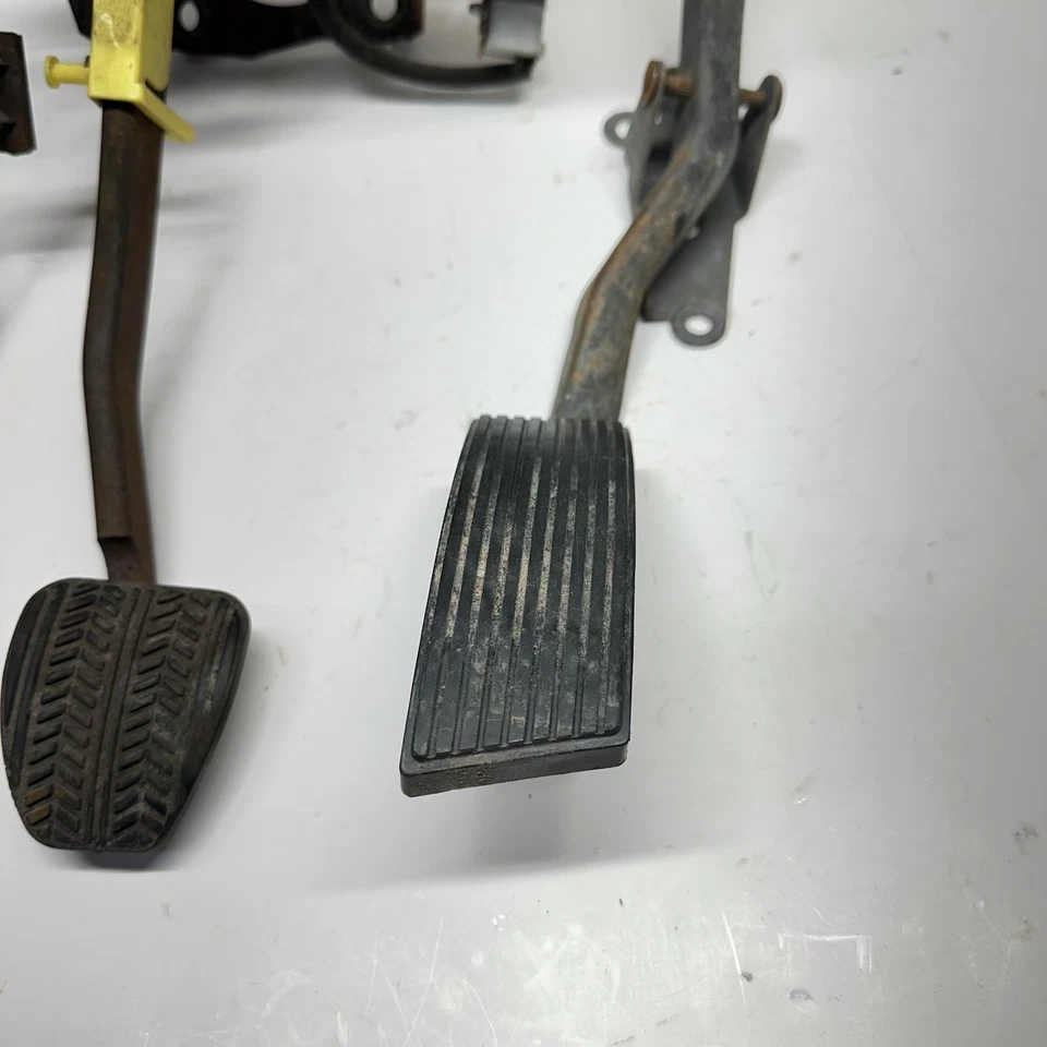 1994-2004 Ford Mustang GT Clutch Pedal Assembly Gas Pedal Foto 3 de 4