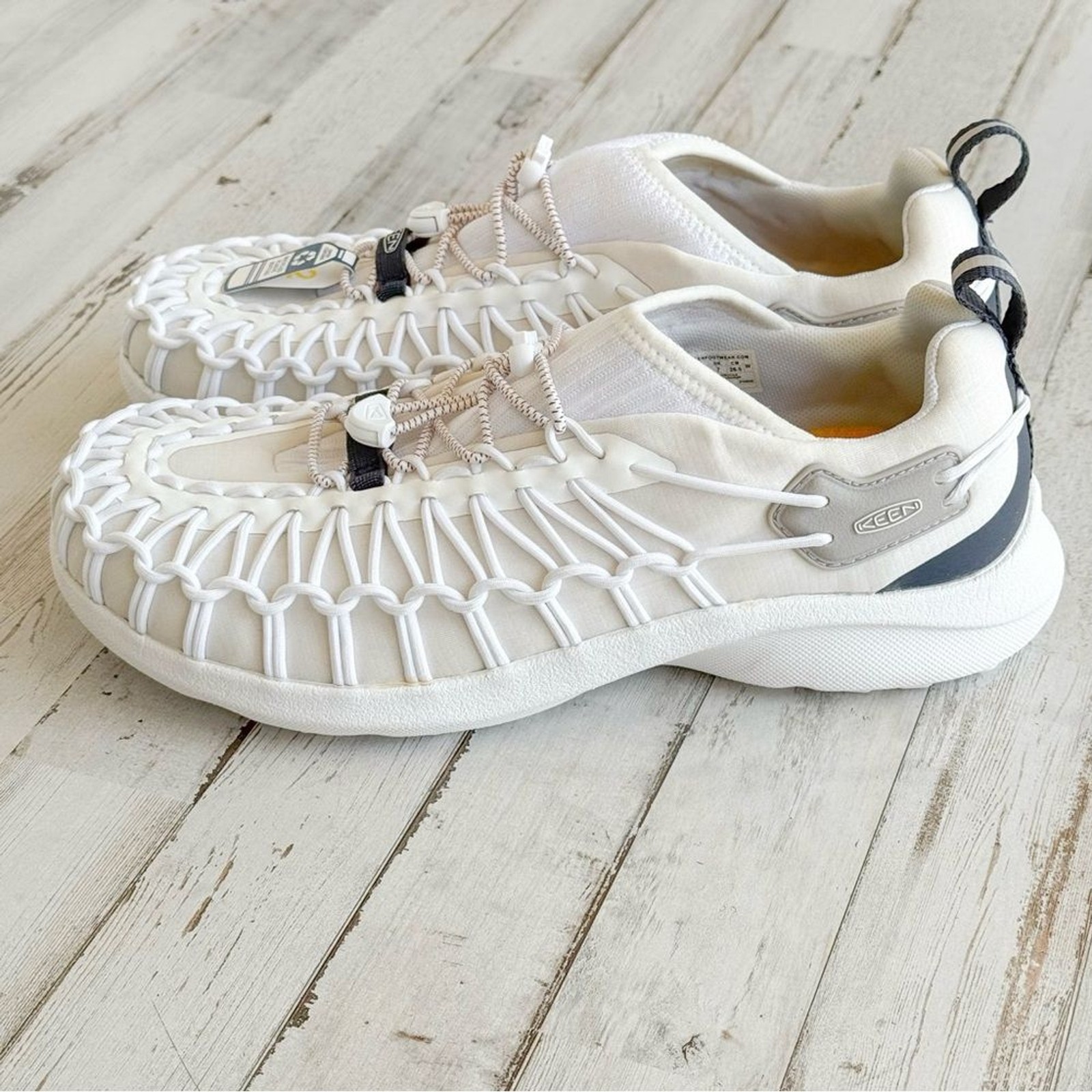 Sneakers Keen Uneek SNK Bungee Cord da donna nuove con etichette taglia 9 5 scarpe bianco panna