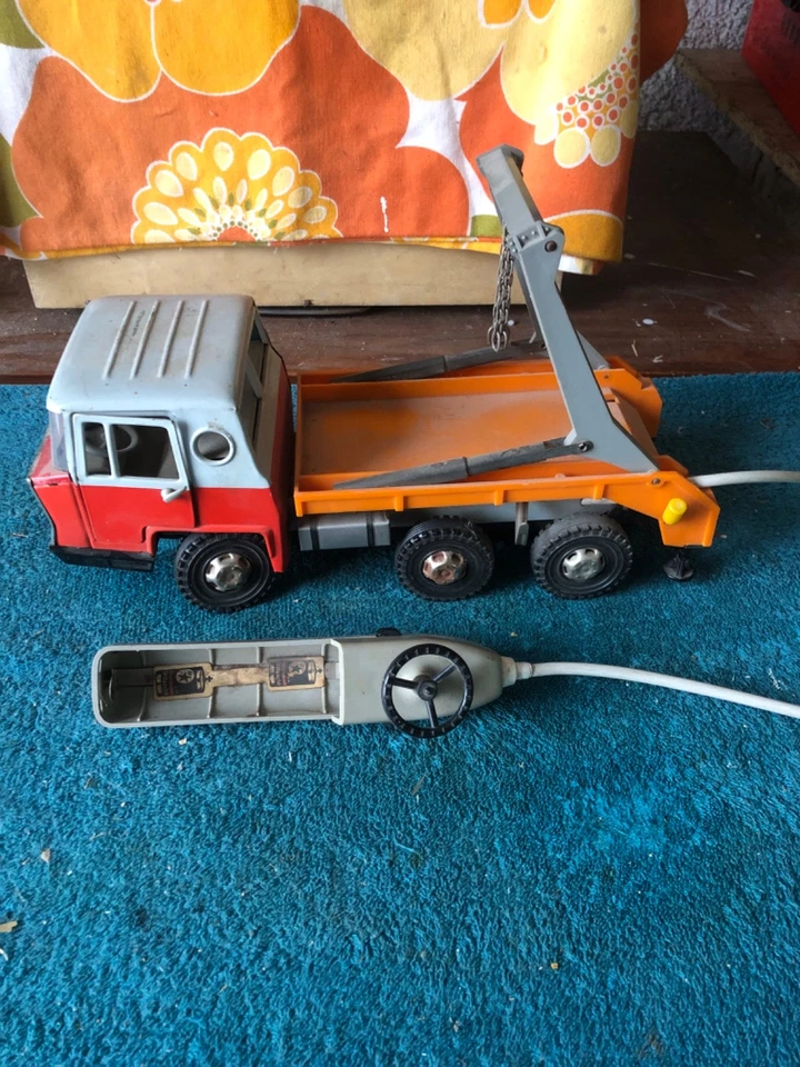 jouet ancien tole plastique camion bernard a restaurer - Photo 1/4