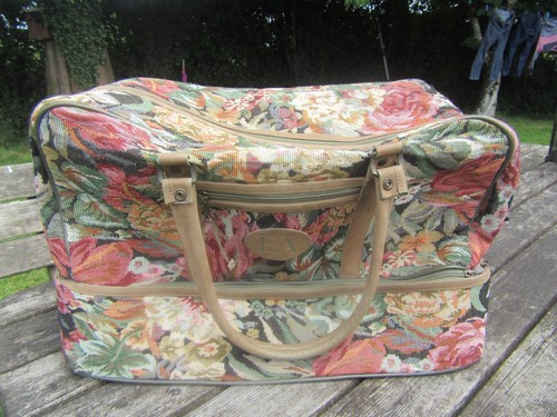 Tapestry Large Travel Weekend Carpet Bag Holdall .Elizabeth Arden . - Picture 10 of 11