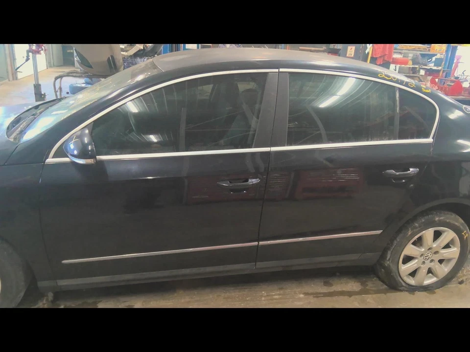 Used Deck Lid fits: 2006 Volkswagen Passat Sdn Grade C Foto 4 de 4