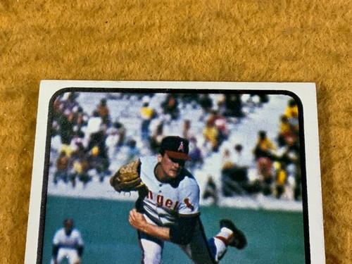 W8-19 BASEBALL CARD - STEVE BARBER - CALIFORNIA ANGELS - 1973 TOPPS - CARD #36 - Picture 3 of 5