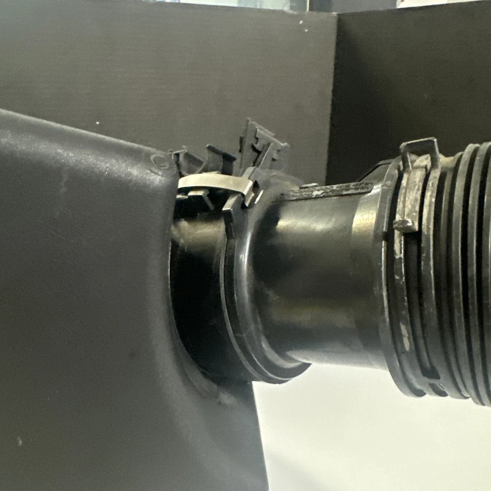 AUDI A6 2004 filtro de admisión de aire caja con tubos 3,0 automático MAF 6C133837N Foto 3 de 4