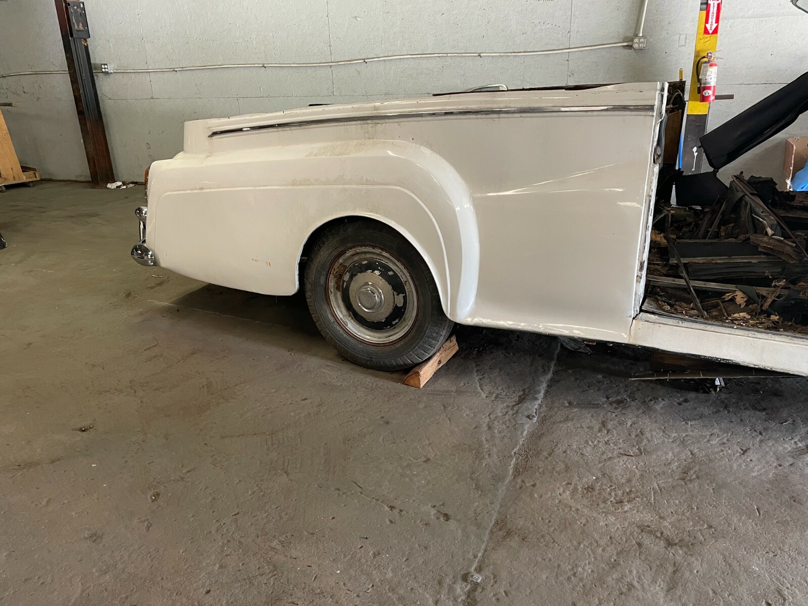 ROLLS ROYCE CLOUD BENTLEY PICKUP? QUARTER PANELS ! WORLDS LARGEST USED INVENTORY