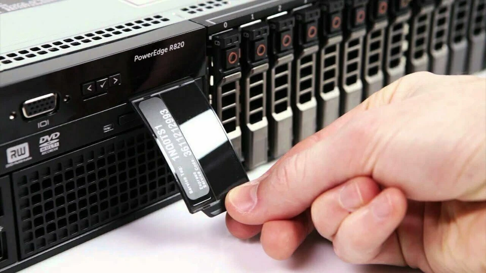 Dell PowerEdge R820 4x Xeon E5-4650 v2 2.40Ghz (1TB DDR3) 16x 1.2TB 10K SAS H710 - Image 2 of 4