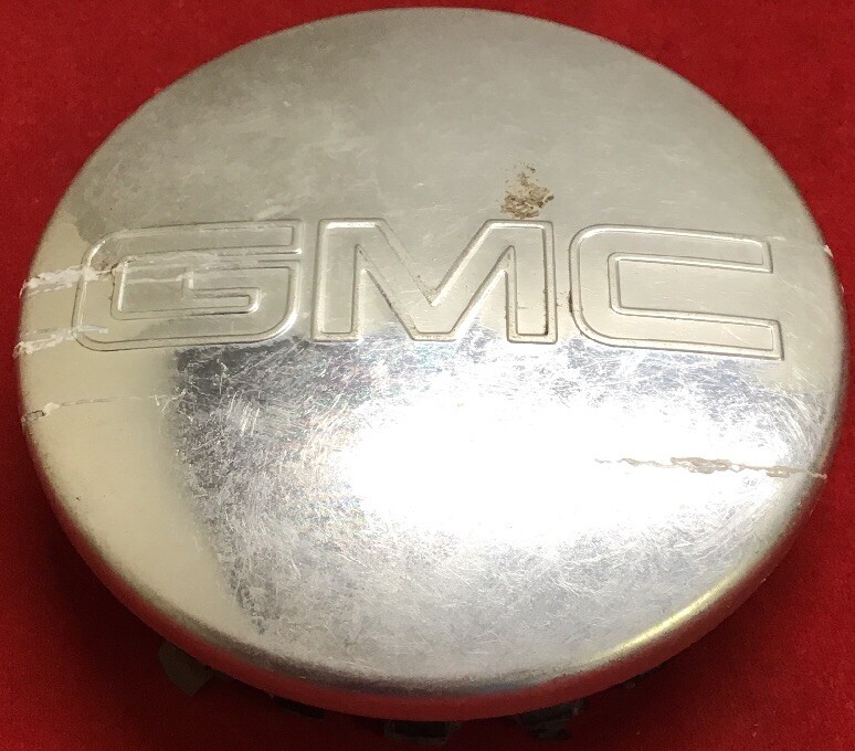 ONE USED GMC Sierra 1500 Denali Yukon XL CENTER CAPS POLISHED  9595383 CAP 7097