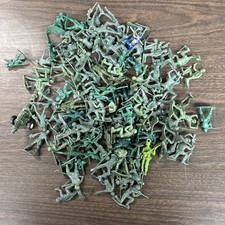 Approx. 112 Army Men Classic Toy Soldiers Plastic Various Military Figures
