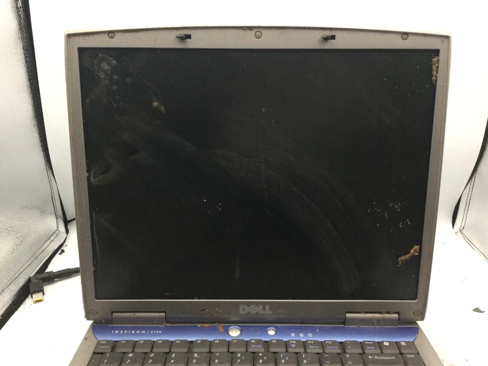 VINTAGE Dell Inspiron 5150 15" Pentium 4 DOES NOT TURN ON, FOR PARTS -BB - Image 2 of 4