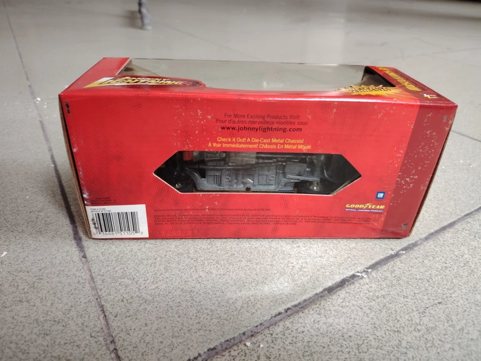 2009 Johnny Lightning 1968 Pontiac GTO  1:24 R37 Mike Rutherford - Image 4 of 4