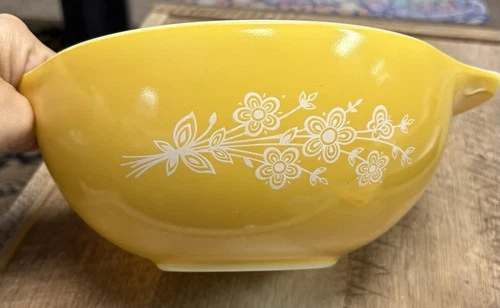 Vintage Pyrex Butterfly Gold Cinderella Mixing Bowl 2 1/2 QT Size #443