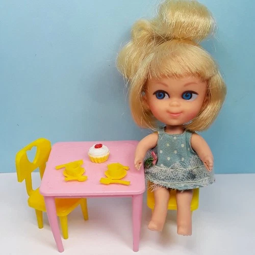Vintage Mattel Liddle Kiddles GRETA GRIDDLE  Doll, Outfit, Table, Chairs, Cups +