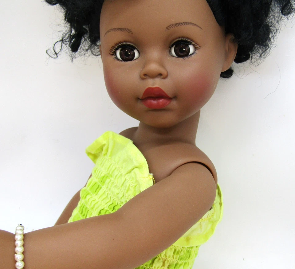 Madame Alexander 2009 18" African American Dolled with Dress/Shoes and Bracelet. - Image 4 of 4