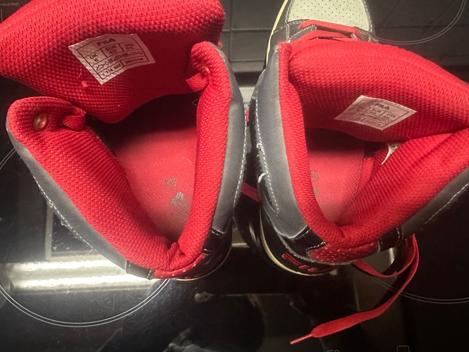 Sneaker FILA rosse nere grigie vintage da collezione taglia 40