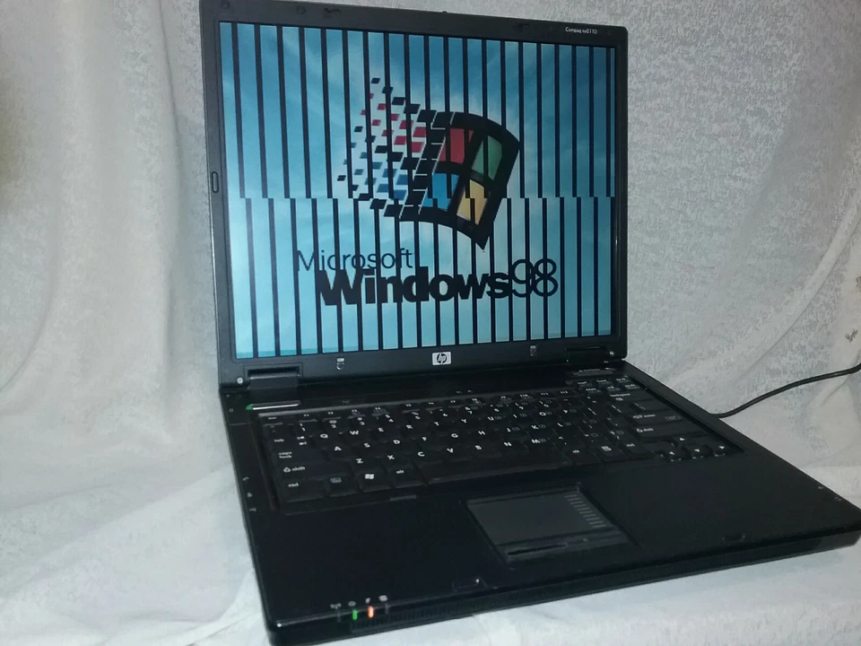 Computadora portátil PC Pentium 4 M con Windows 98 SE DOS, juegos RÁPIDOS, industrial y más Foto 2 de 4