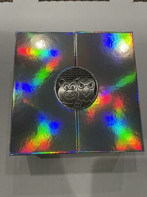 NEW VeeFriends Meet Me In The Middle Book Debut Collectible Pin /300