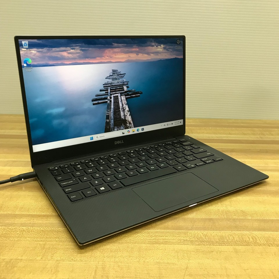 Dell XPS 13 9360 FHD i5-7200U 2,5 GHz 8 GB 256 GB SSD 13,3" COMPUTER PORTATILE (WINDOWS 11)