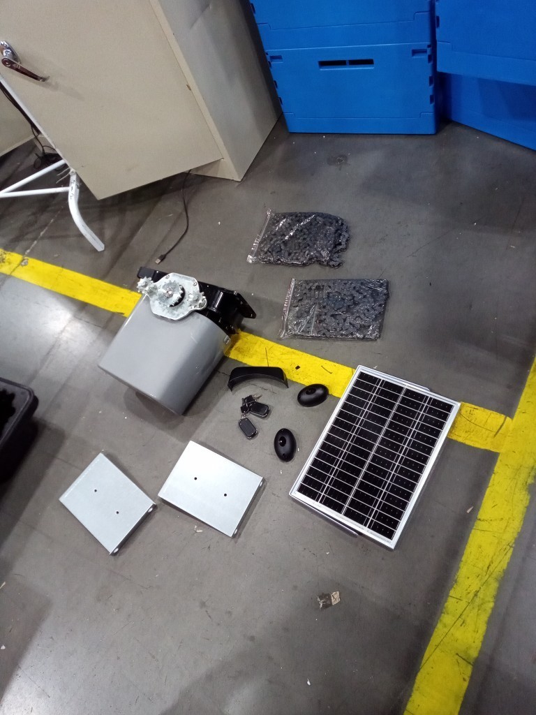 Blütezeit 1400lb Chain Solar Gate Opener WiFi w/Battery for Driveway Motor(Used)