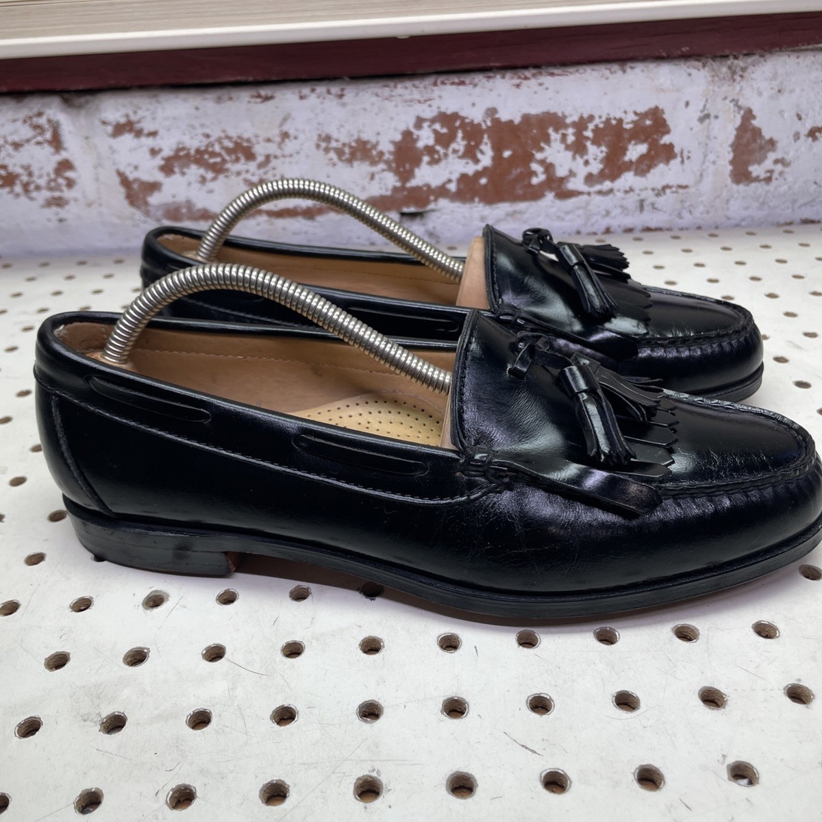 GH Bass Tassel Jeffrey Black Mens Genuine Leather Loafer Sz 9.5 W made in BRAZIL GH Bass Men Tassel Loafers Size 10M Black All Leather Style  main image 2