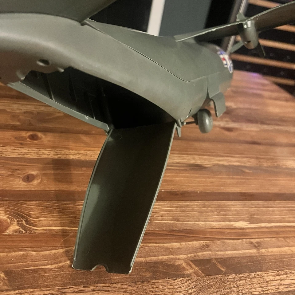 Avión grande de plástico procesado militar Hércules alas verdes C-130 hecho en EE. UU. Foto 4 de 4