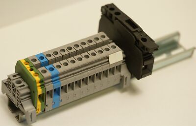 Lot of 12 Entrelec M./8... Terminal Blocks + FEM13U Fuse Block + 8.5'' Din Rail