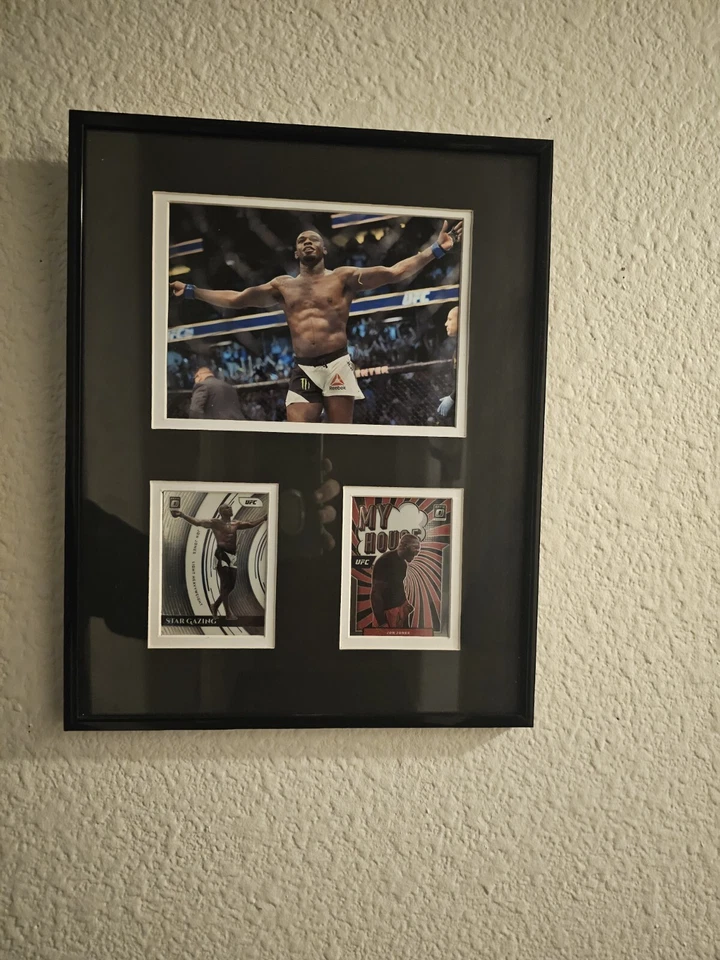 Foto de Jon Jones enmarcada por UFC. 11x14 pulgadas Foto 2 de 2