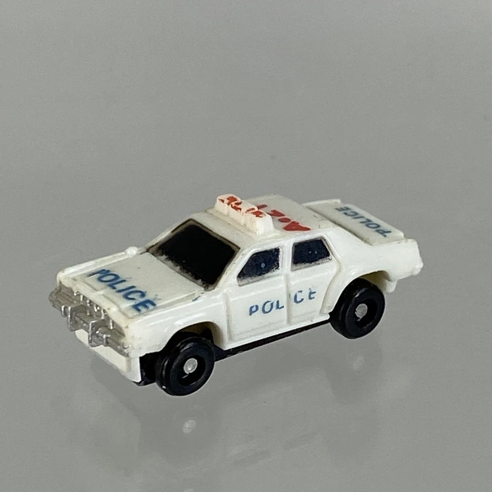 Micro coche de policía más pequeño Matchbox Worlds de colección de máquinas de recinto de policía Foto 3 de 4