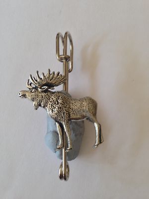 A47 Stehende Elch Familie Kilt Pin Schal oder Brosche Anstecknadel Zinn Emblem 3'' 7,5 cm 