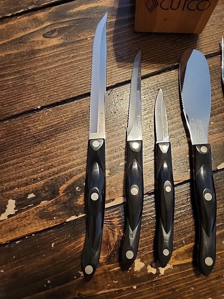 🔪CUTCO Essentials Set Marrón con Bloque de Madera de Roble Juego de 5 Cuchillos 6 Artículos en Total  Foto 2 de 4