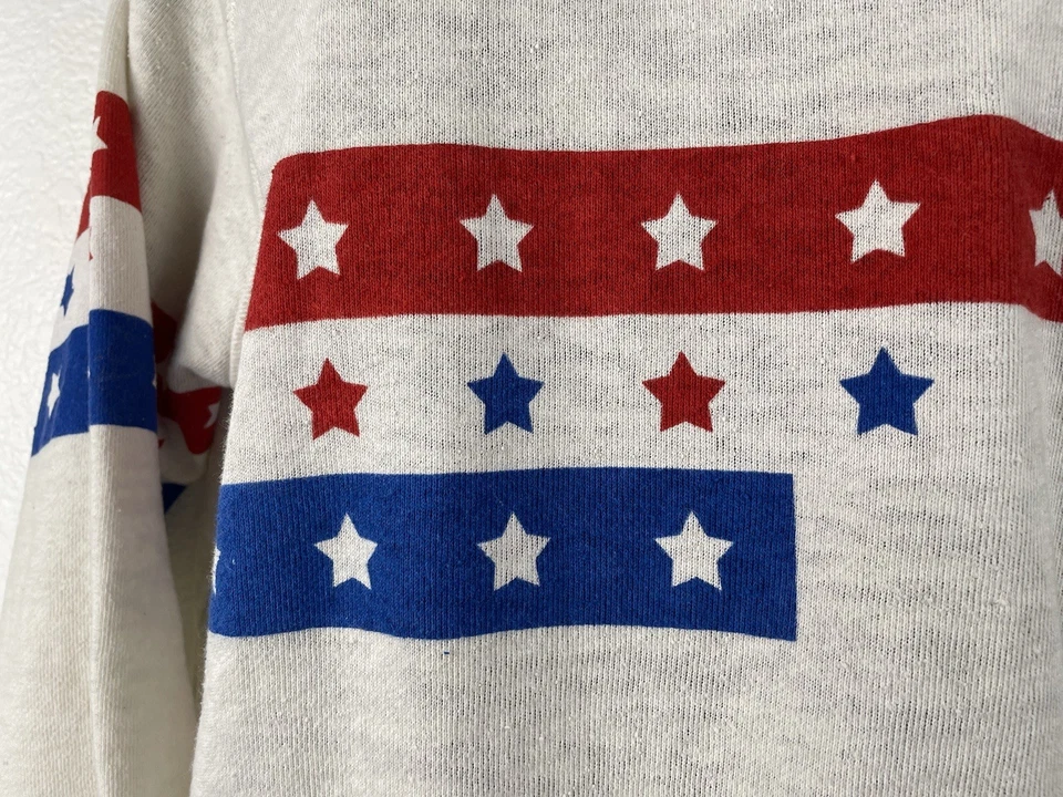 Moletom Pulôver Vintage Wildfox Couture Tamanho XS Vermelho Branco Azul Estrelas - Imagem 3 de 4