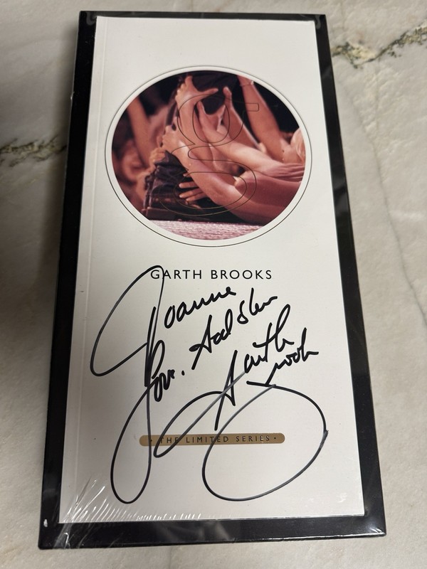GARTH BROOKS SIGNED AUTOGRAPH CD BOX SET THE LIMITED SERIES COUNTRY STAR