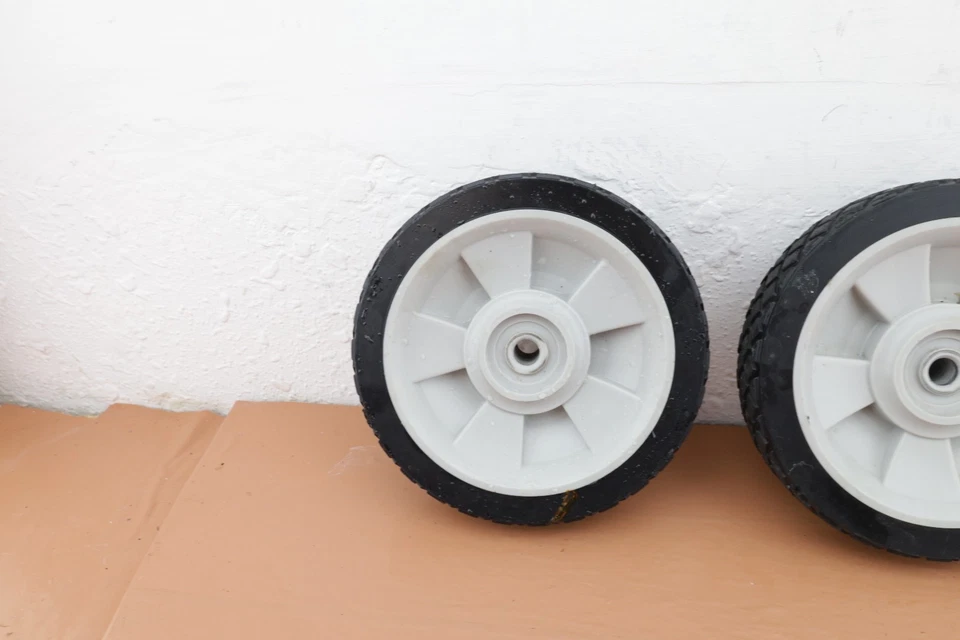 Máquinas de patio 11A-02M2700, MTD 1R61NU cortadora de césped ruedas OEM (cantidad 2) Foto 3 de 4